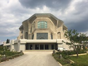 Goetheanum 2018 Westansicht.jpg